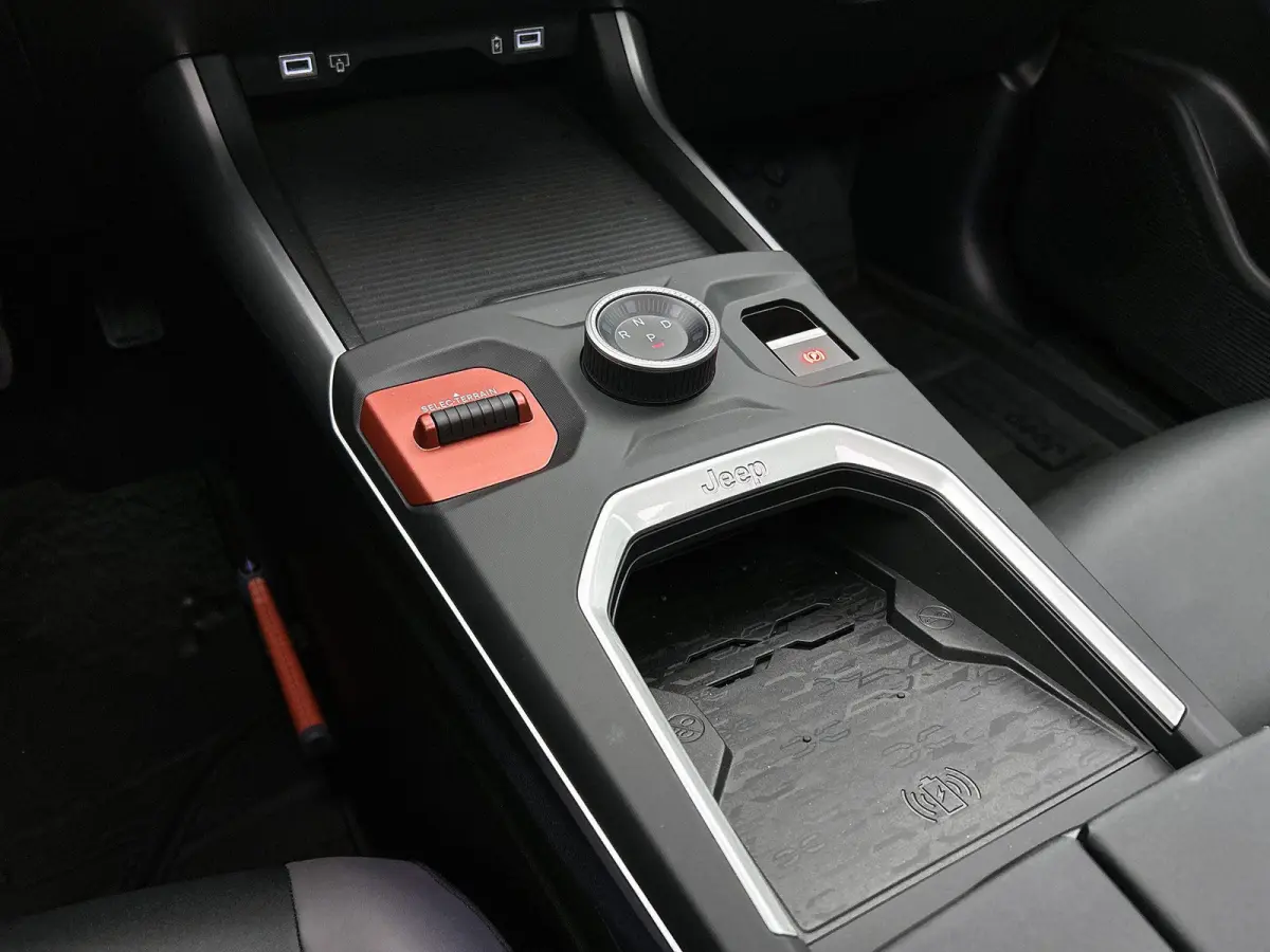 1.2 145pk e-Hybrid Firs Edition Automaat | Schuif-/Kanteldak | Elektrisch Verstelb. Bestuurdersstoel | 360 Camera | Navigatie | Adaptieve Cruise Control | Elektrische Klep |