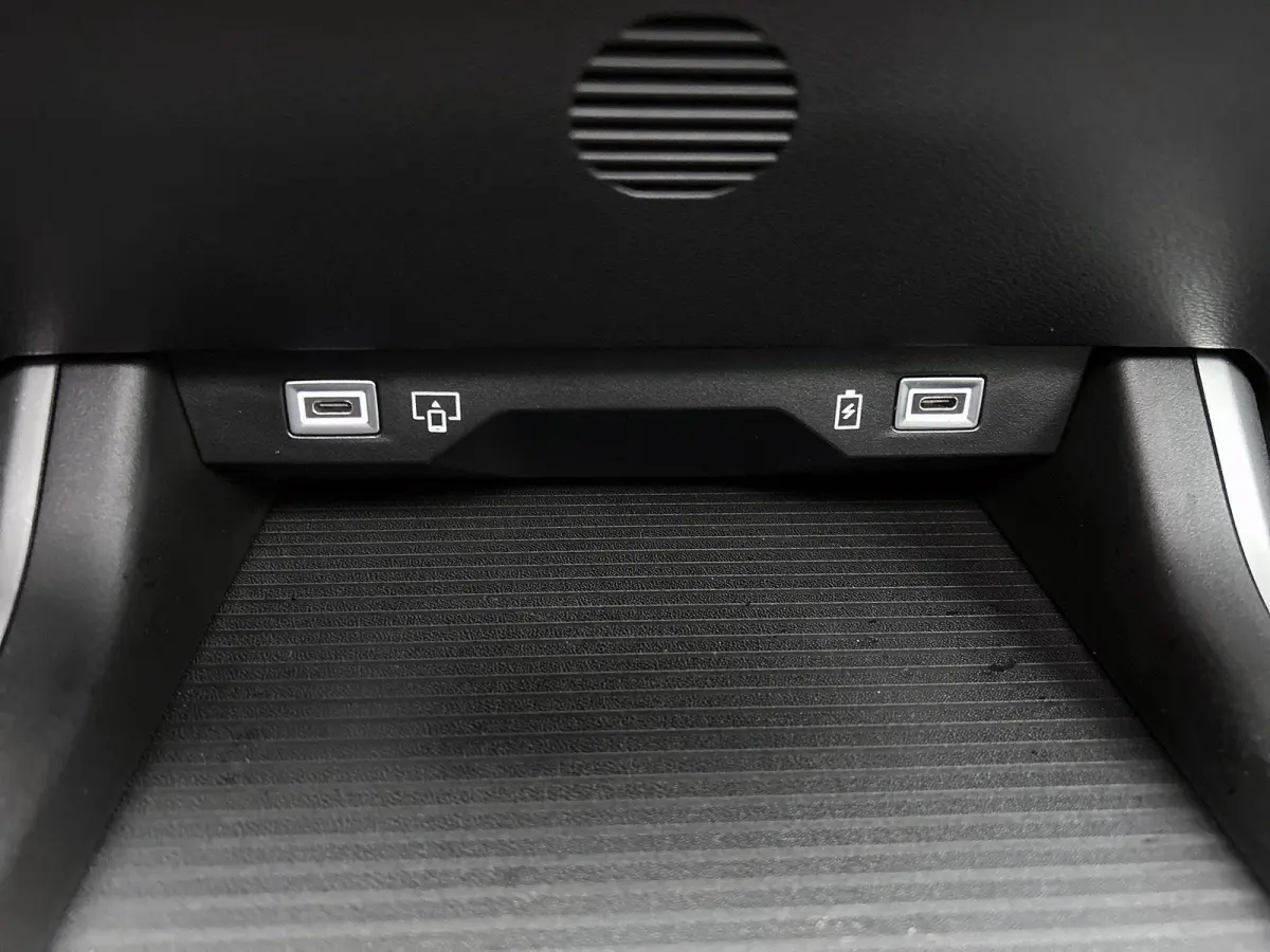 1.2 145pk e-Hybrid Firs Edition Automaat | Schuif-/Kanteldak | Elektrisch Verstelb. Bestuurdersstoel | 360 Camera | Navigatie | Adaptieve Cruise Control | Elektrische Klep |