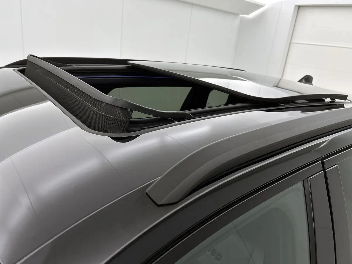 1.2 145pk e-Hybrid Firs Edition Automaat | Schuif-/Kanteldak | Elektrisch Verstelb. Bestuurdersstoel | 360 Camera | Navigatie | Adaptieve Cruise Control | Elektrische Klep |