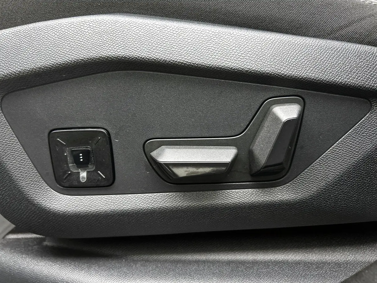 1.2 145pk e-Hybrid Firs Edition Automaat | Schuif-/Kanteldak | Elektrisch Verstelb. Bestuurdersstoel | 360 Camera | Navigatie | Adaptieve Cruise Control | Elektrische Klep |