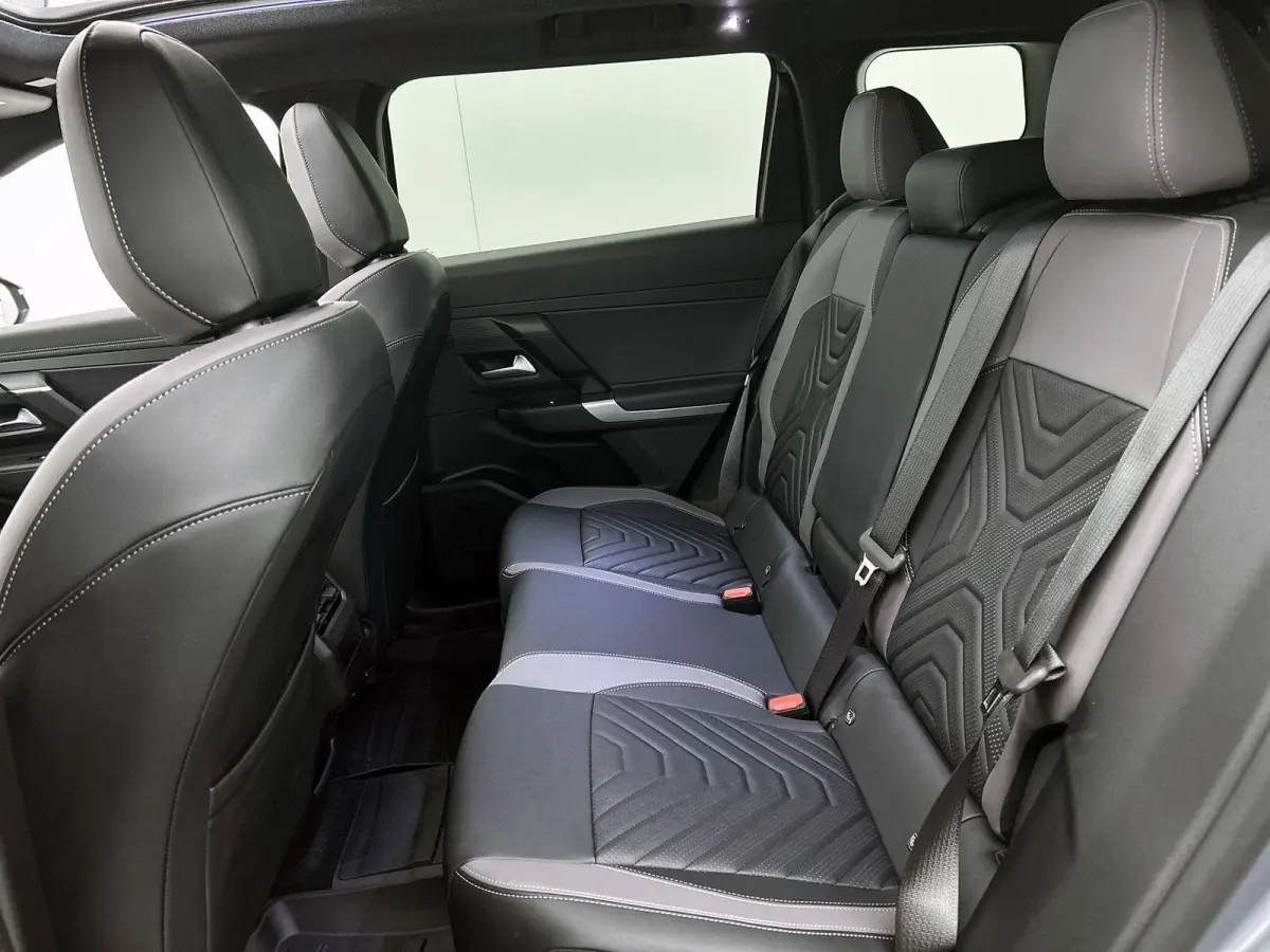1.2 145pk e-Hybrid Firs Edition Automaat | Schuif-/Kanteldak | Elektrisch Verstelb. Bestuurdersstoel | 360 Camera | Navigatie | Adaptieve Cruise Control | Elektrische Klep |