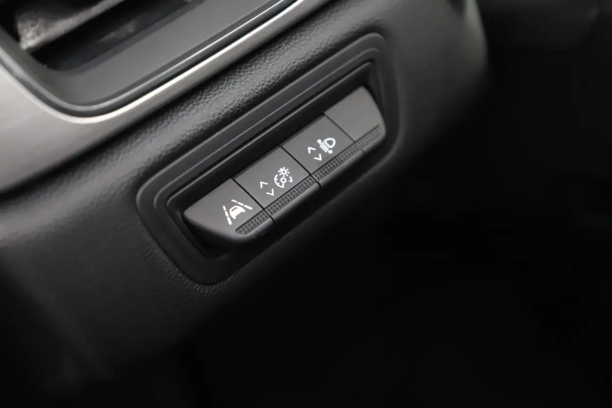 1.3 TCe 130 Intens 130PK Automaat Half Leder Navigatie Achteruitrijcamera