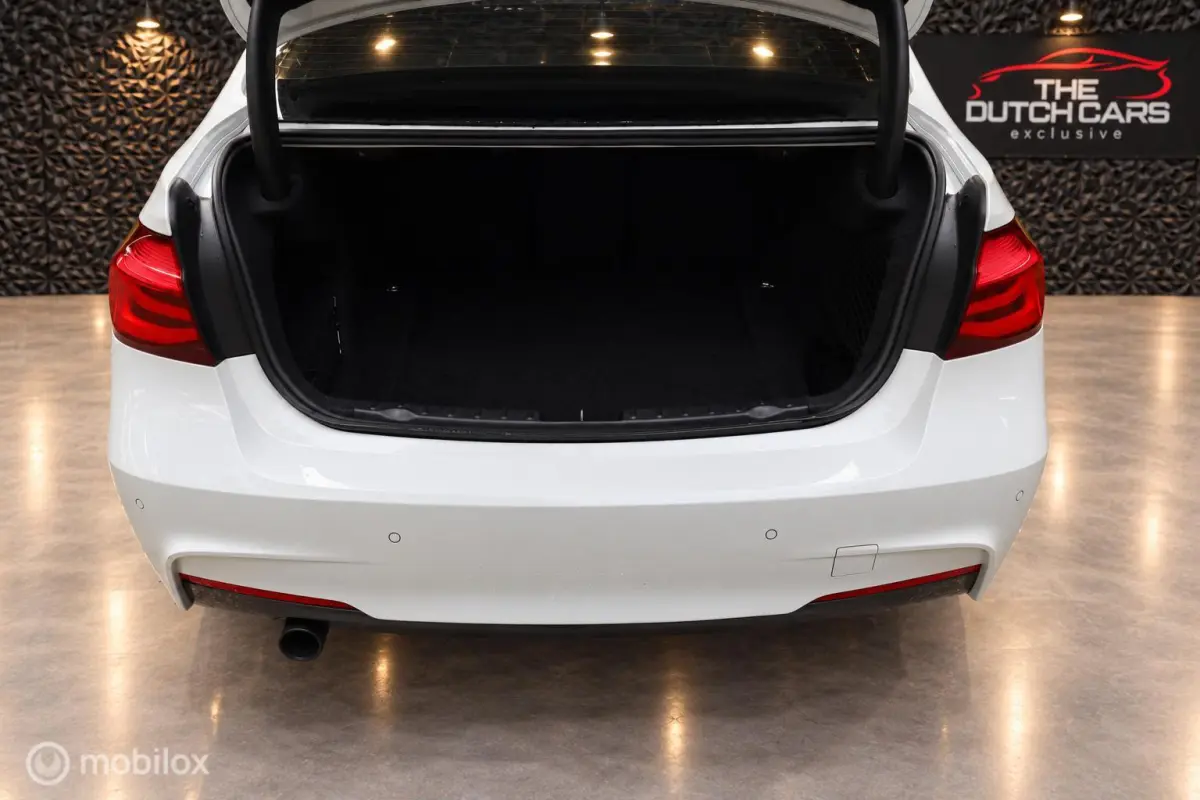 318i Edition M Sport Shadow High Executive