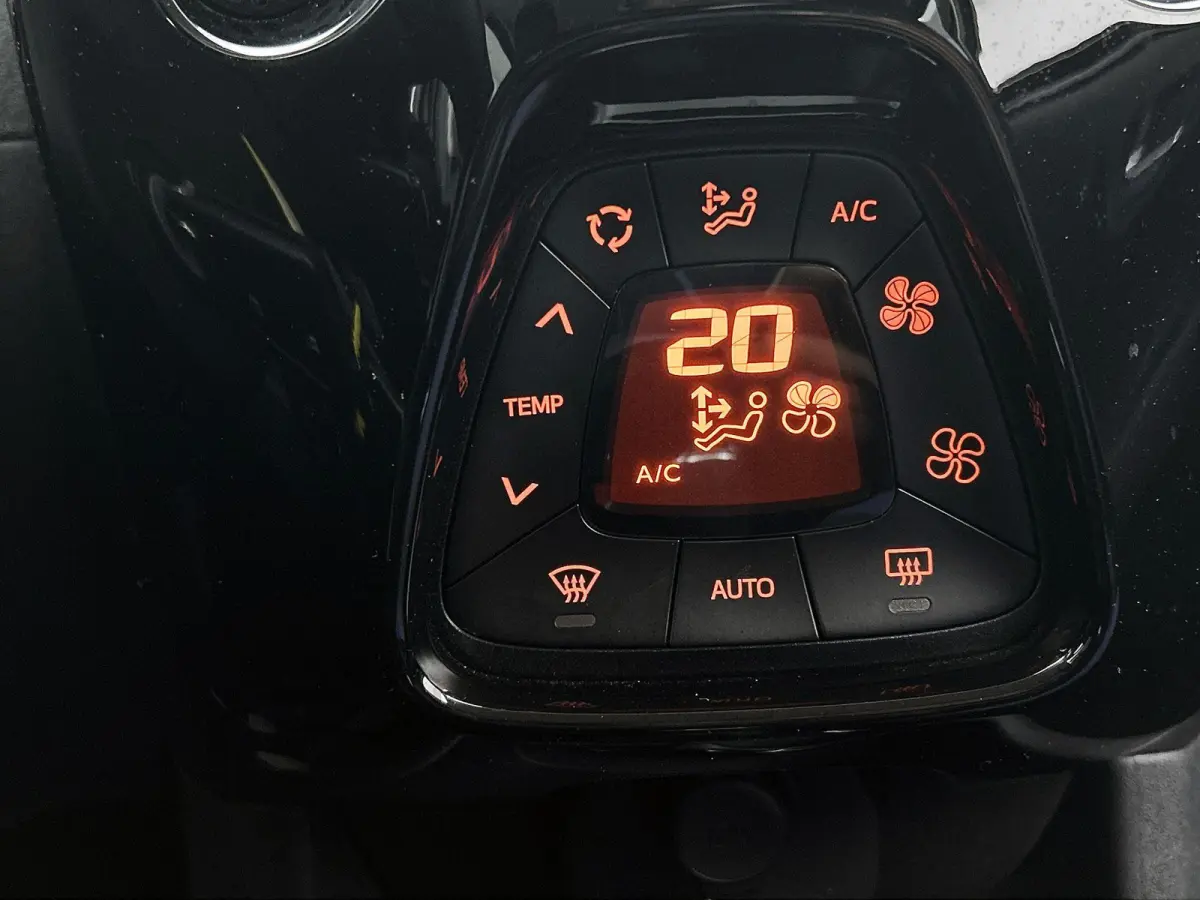 1.0 72pk JCC+ | LAGE KM | Apple Carplay/Android Auto | Climate Control | Begrenzer | 15"LMV | Camera |