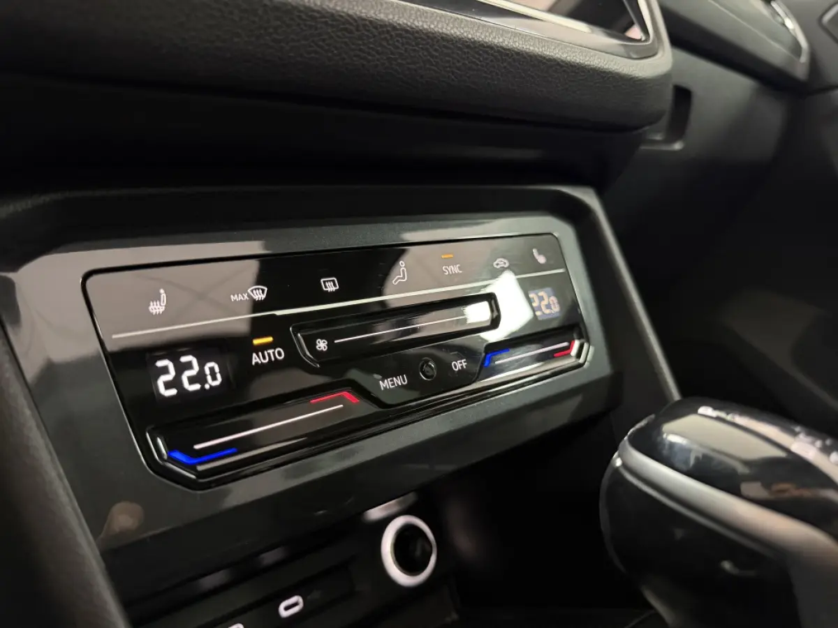 R 2.0 TSI 4Motion PANO HUD ACC 320PK