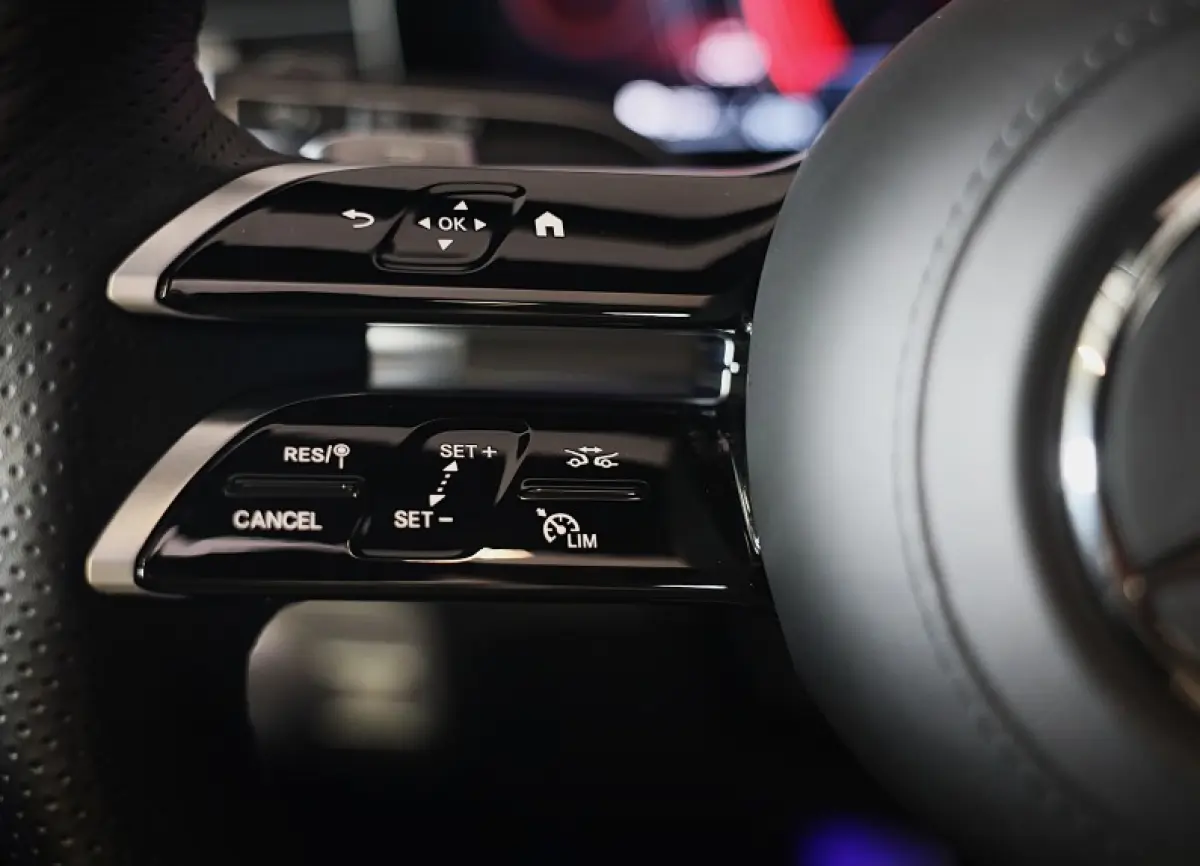 400 e 4MATIC AMG 63 Look / Massage / Softclose / Head Up / Leder / 360 Camera / Memory / 23 Inch / Led