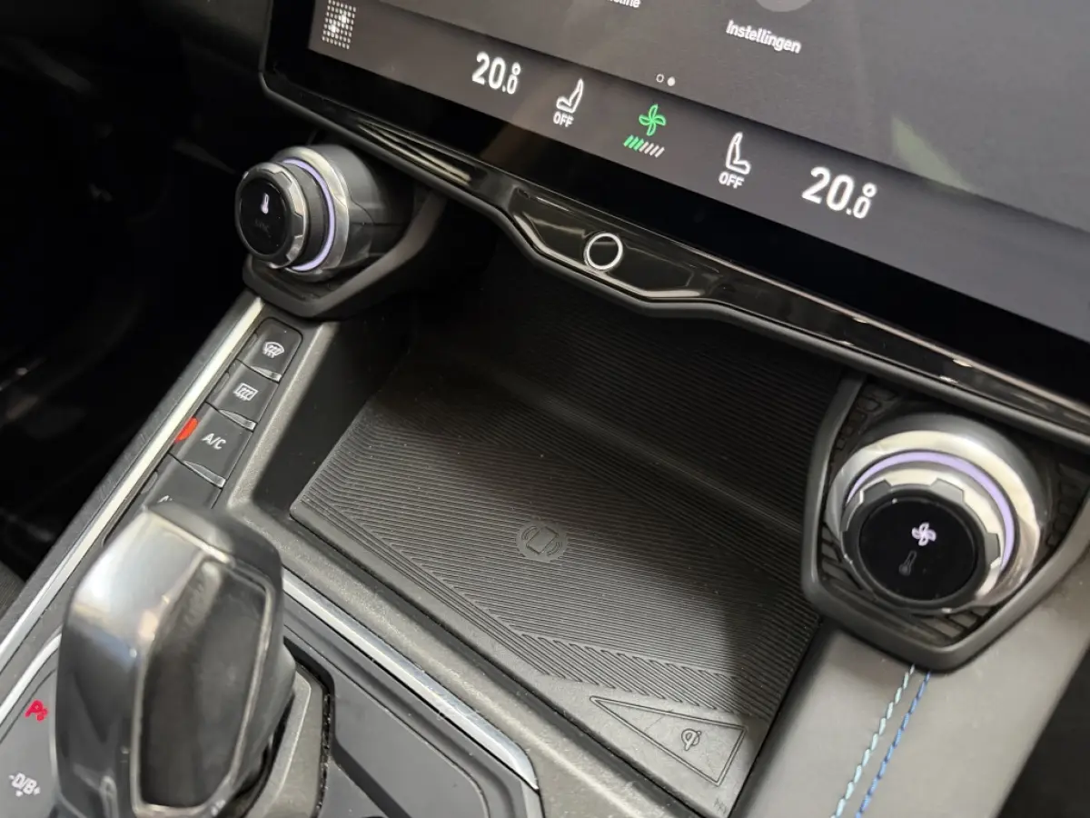 1.5 Plug-in Hybrid 261PK BLACK EDITION 360 CAM