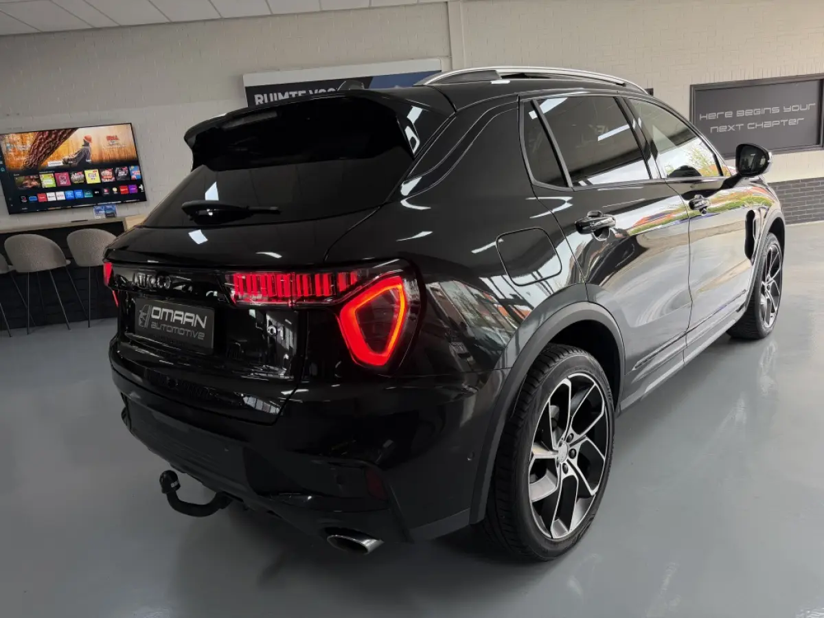 1.5 Plug-in Hybrid 261PK BLACK EDITION 360 CAM
