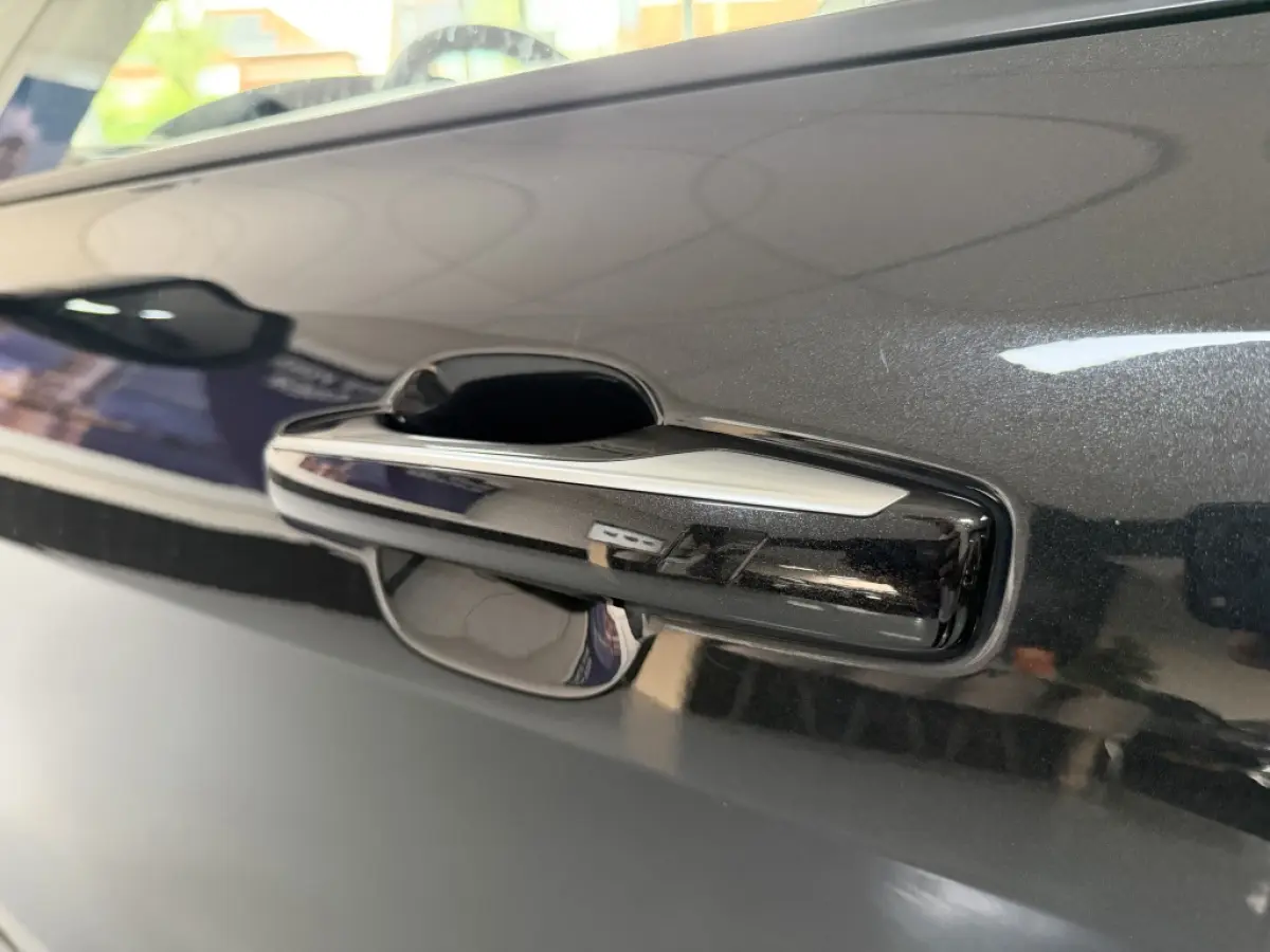 1.5 Plug-in Hybrid 261PK BLACK EDITION 360 CAM