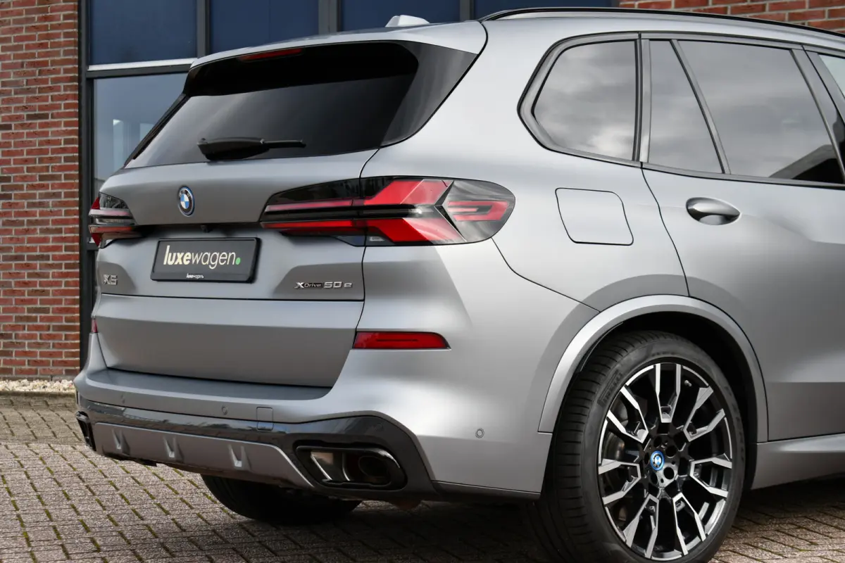 xDrive50e M-Sport Frozen-grey Pano Trekh Massage ACC 360 HUD 4WS Soft-close H/K