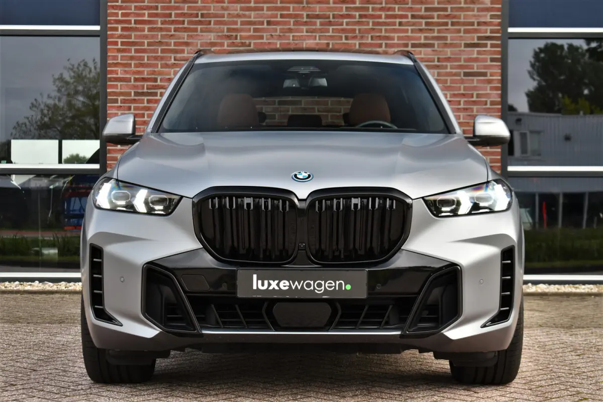 xDrive50e M-Sport Frozen-grey Pano Trekh Massage ACC 360 HUD 4WS Soft-close H/K