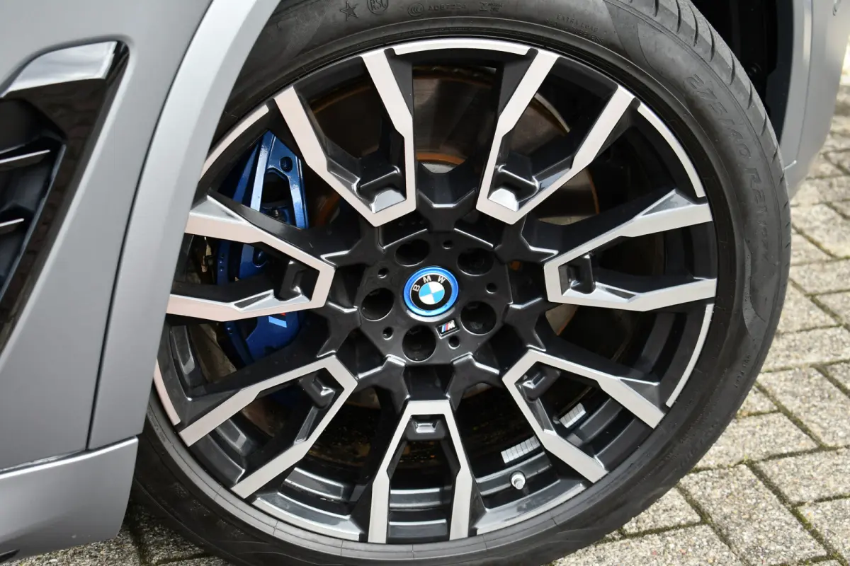 xDrive50e M-Sport Frozen-grey Pano Trekh Massage ACC 360 HUD 4WS Soft-close H/K