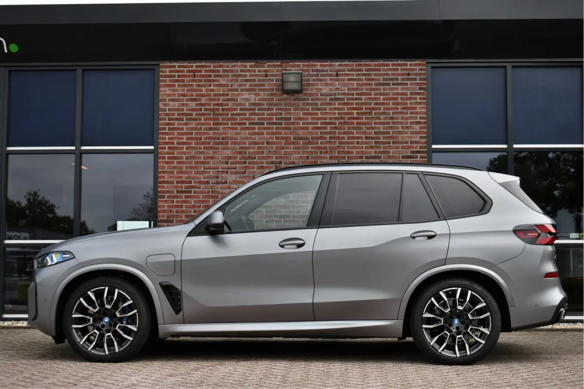 xDrive50e M-Sport Frozen-grey Pano Trekh Massage ACC 360 HUD 4WS Soft-close H/K