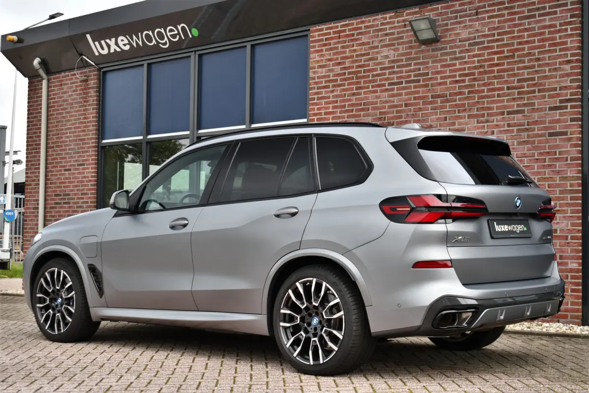 xDrive50e M-Sport Frozen-grey Pano Trekh Massage ACC 360 HUD 4WS Soft-close H/K