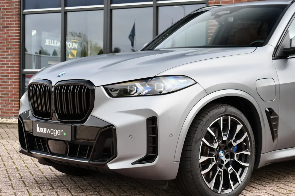 xDrive50e M-Sport Frozen-grey Pano Trekh Massage ACC 360 HUD 4WS Soft-close H/K
