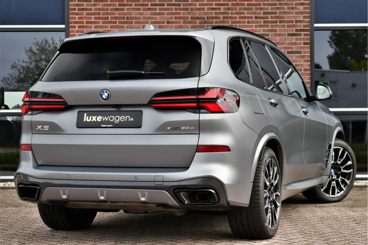 xDrive50e M-Sport Frozen-grey Pano Trekh Massage ACC 360 HUD 4WS Soft-close H/K