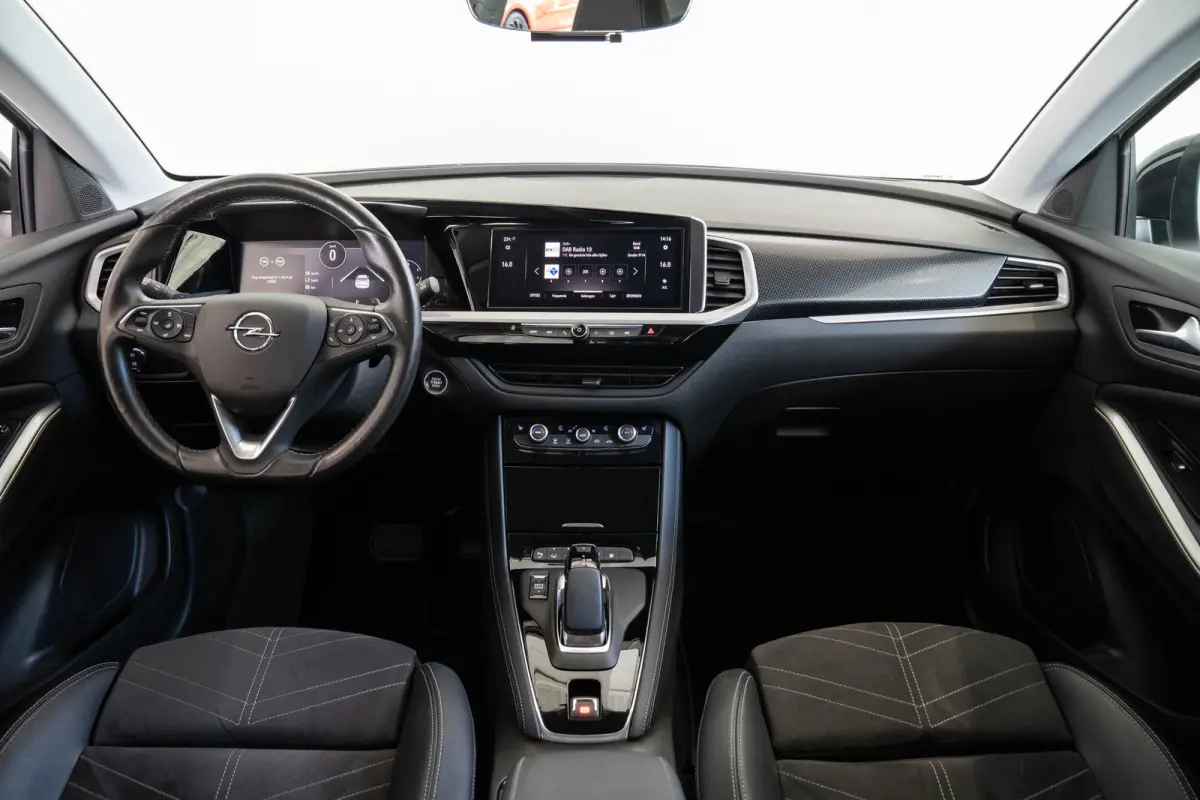 1.6 Turbo Plug-In Hybrid 4x4 Business Elegance | Trekhaak | Alcantara | Stoel & Stuurverwarming | Camera | Climate Controle | Navigatie | Apple Carplay & Android Auto |