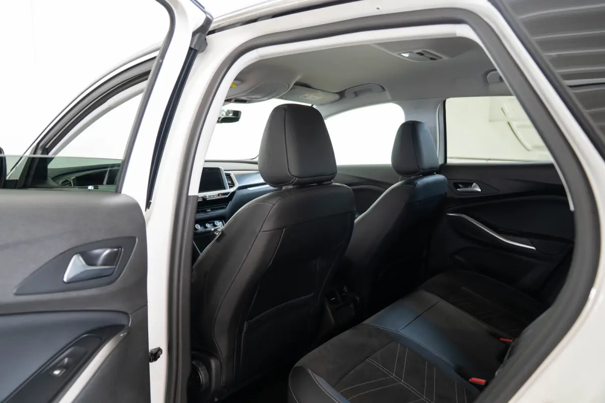 1.6 Turbo Plug-In Hybrid 4x4 Business Elegance | Trekhaak | Alcantara | Stoel & Stuurverwarming | Camera | Climate Controle | Navigatie | Apple Carplay & Android Auto |