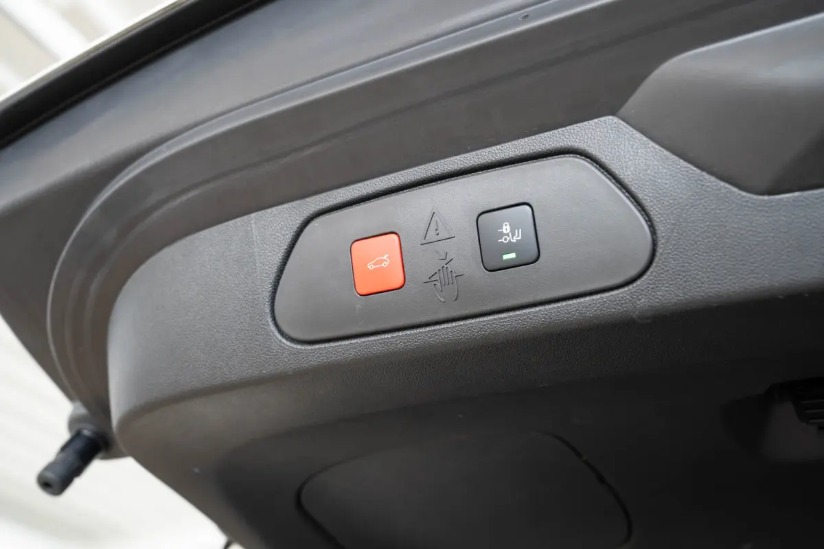 1.6 Turbo Plug-In Hybrid 4x4 Business Elegance | Trekhaak | Alcantara | Stoel & Stuurverwarming | Camera | Climate Controle | Navigatie | Apple Carplay & Android Auto |