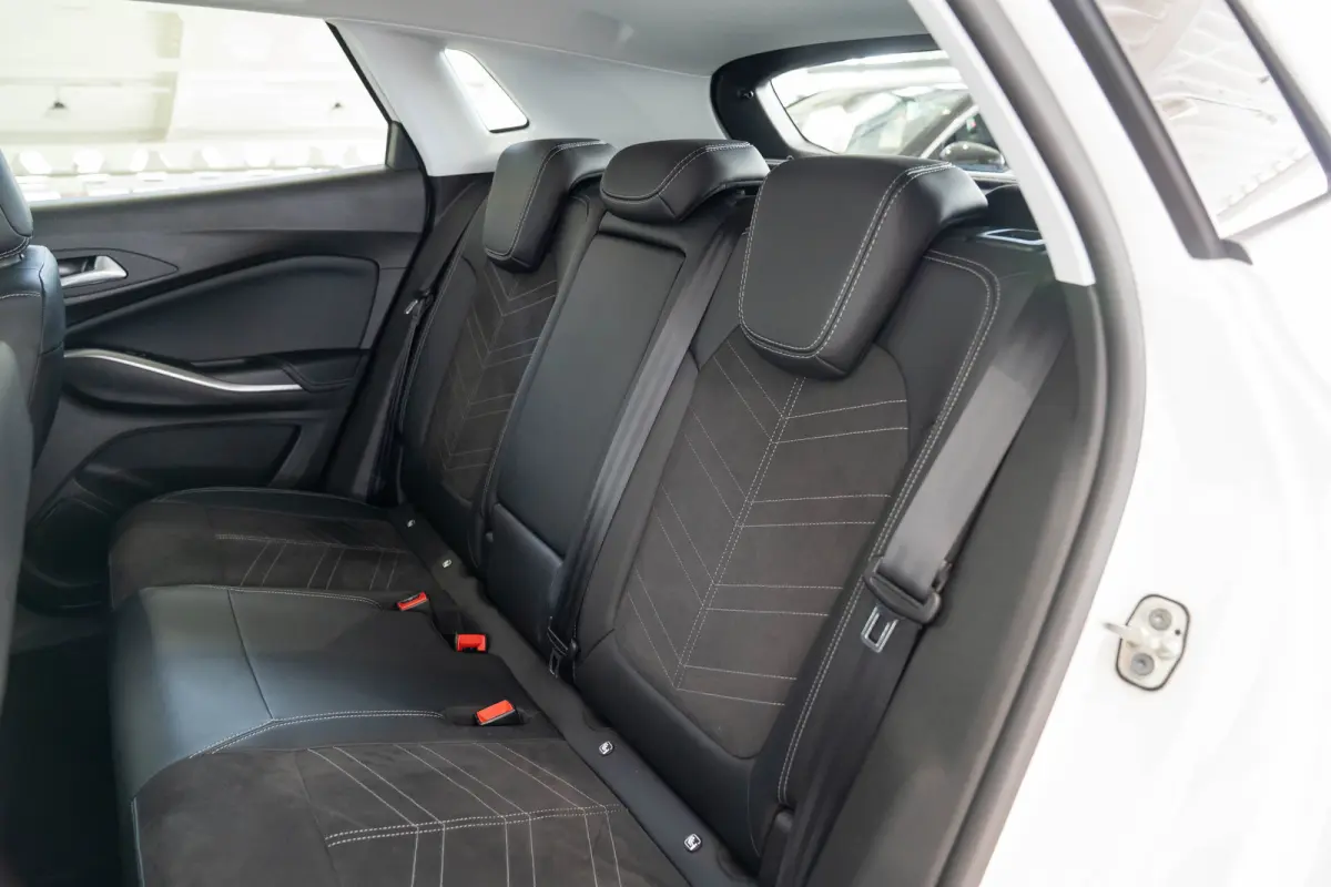 1.6 Turbo Plug-In Hybrid 4x4 Business Elegance | Trekhaak | Alcantara | Stoel & Stuurverwarming | Camera | Climate Controle | Navigatie | Apple Carplay & Android Auto |
