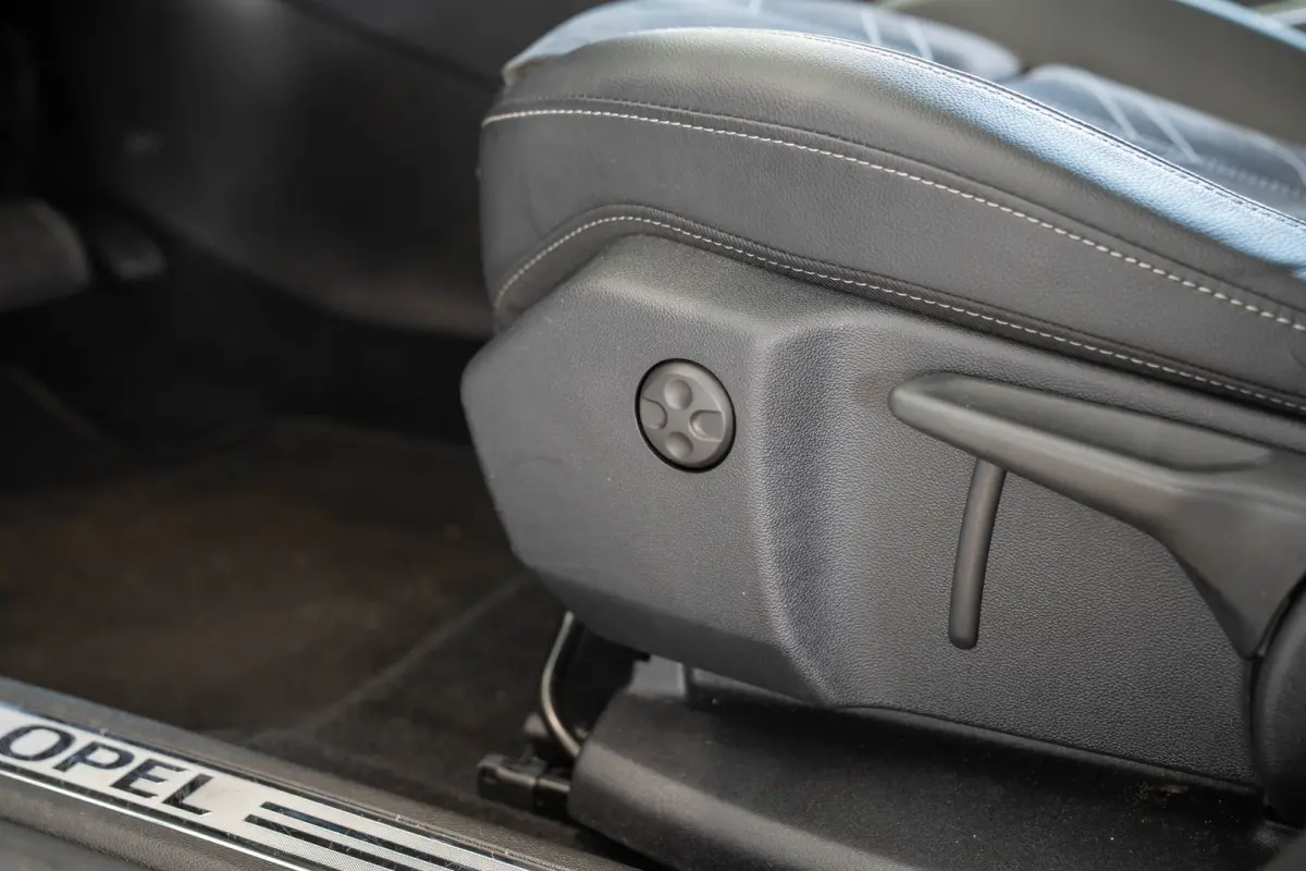 1.6 Turbo Plug-In Hybrid 4x4 Business Elegance | Trekhaak | Alcantara | Stoel & Stuurverwarming | Camera | Climate Controle | Navigatie | Apple Carplay & Android Auto |
