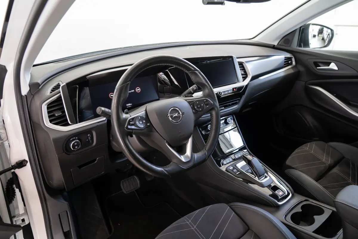 1.6 Turbo Plug-In Hybrid 4x4 Business Elegance | Trekhaak | Alcantara | Stoel & Stuurverwarming | Camera | Climate Controle | Navigatie | Apple Carplay & Android Auto |