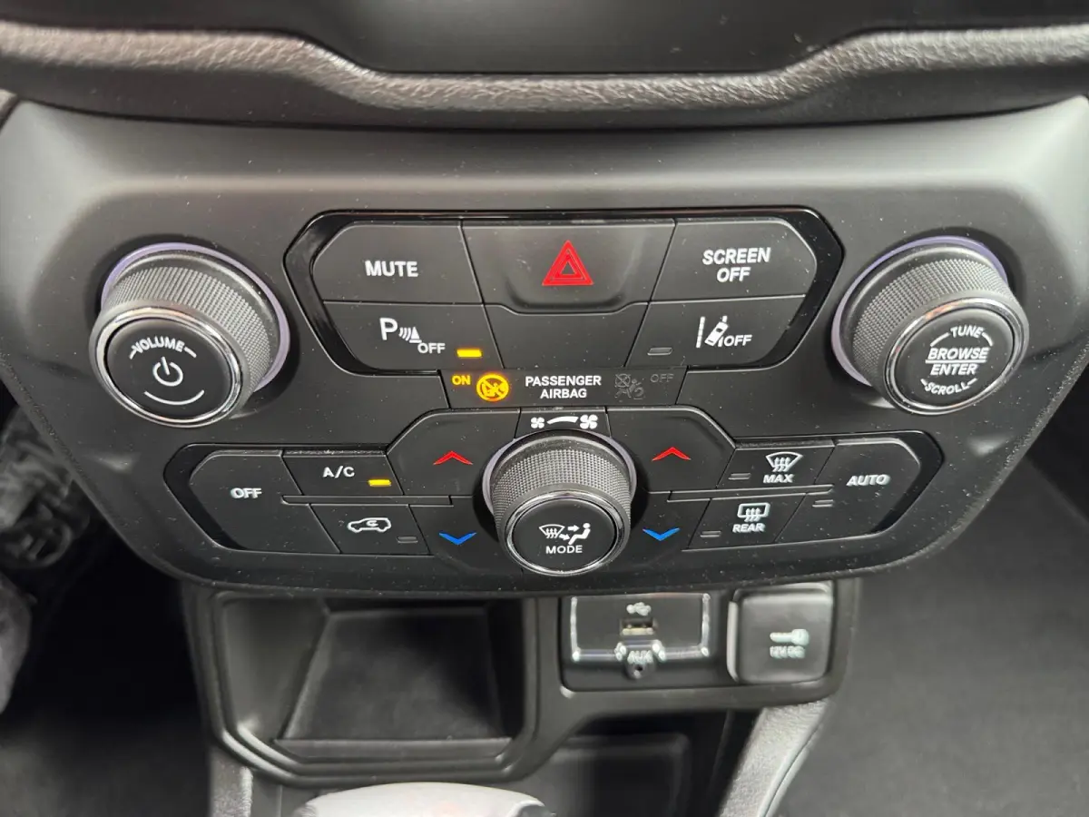 1.4 MultiAir Aut6 Night Eagle ✅ ACC ✅ CarPlay ✅ Navi