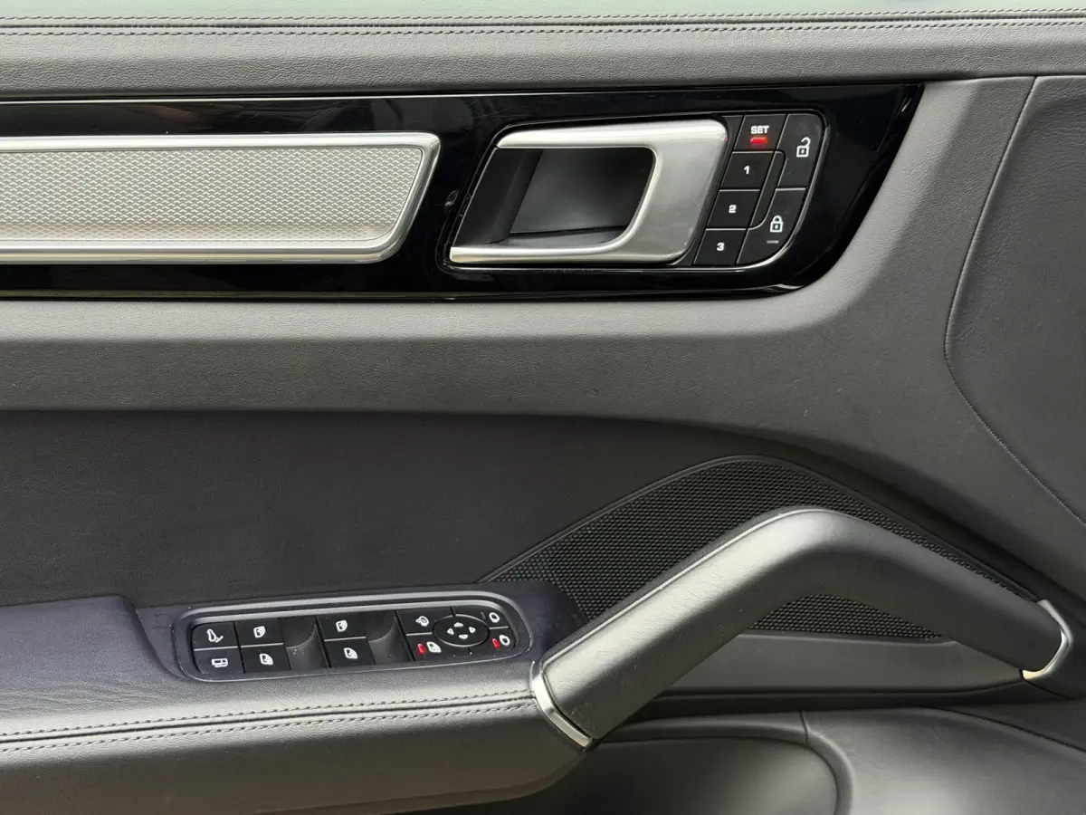 3.0 E-Hybrid Platinum Edition | Sport Uitlaat/Adapt.Cruise/Luchtvering/360° Camera/Head-Up/BTW