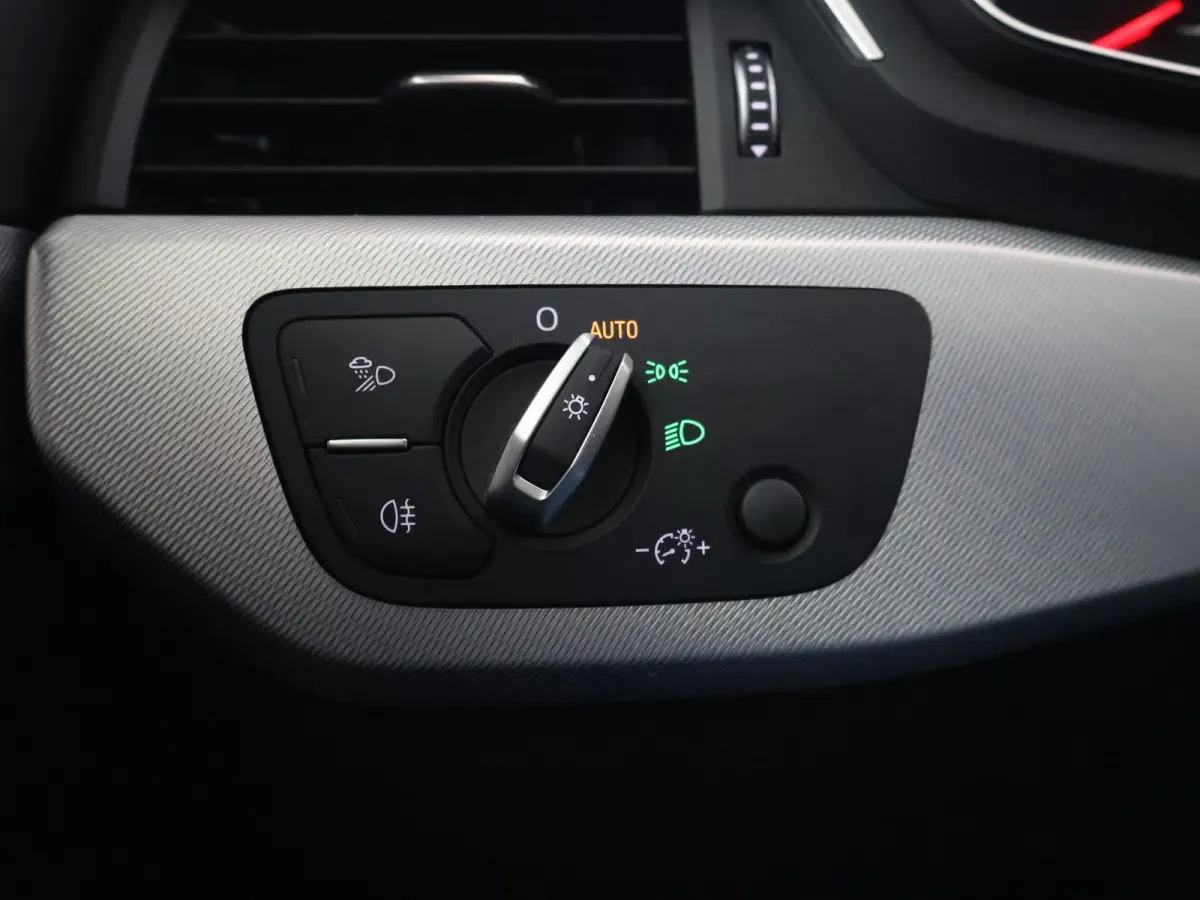 40 TDI 190 PK AUT. + PANORAMA | AFN. TREKHAAK | LEDER SPORTINTERIEUR | APPLE CARPLAY | STOELVERW.