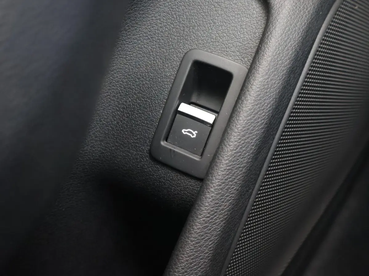 40 TDI 190 PK AUT. + PANORAMA | AFN. TREKHAAK | LEDER SPORTINTERIEUR | APPLE CARPLAY | STOELVERW.