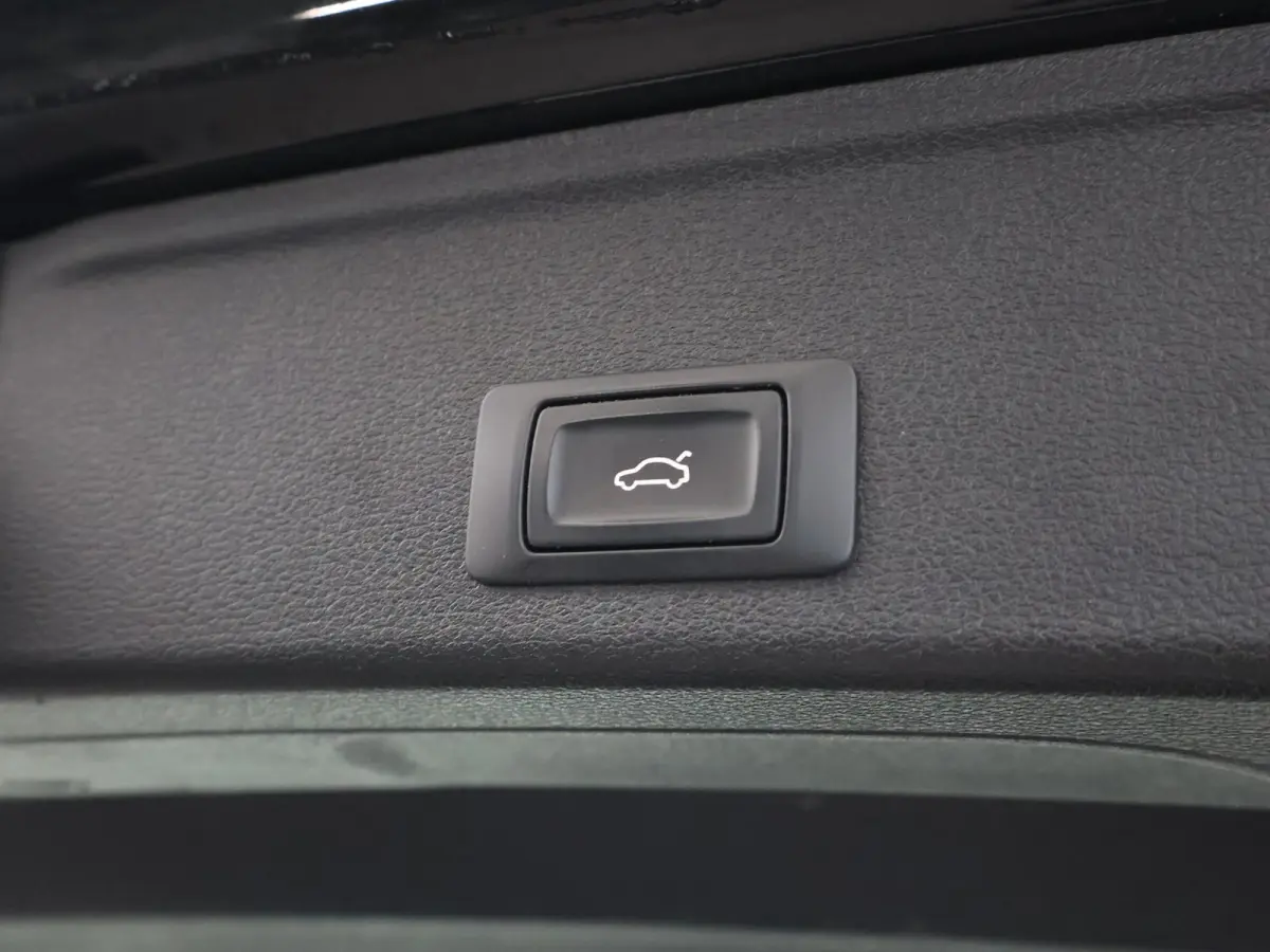 40 TDI 190 PK AUT. + PANORAMA | AFN. TREKHAAK | LEDER SPORTINTERIEUR | APPLE CARPLAY | STOELVERW.