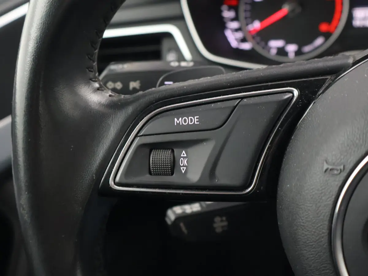 40 TDI 190 PK AUT. + PANORAMA | AFN. TREKHAAK | LEDER SPORTINTERIEUR | APPLE CARPLAY | STOELVERW.