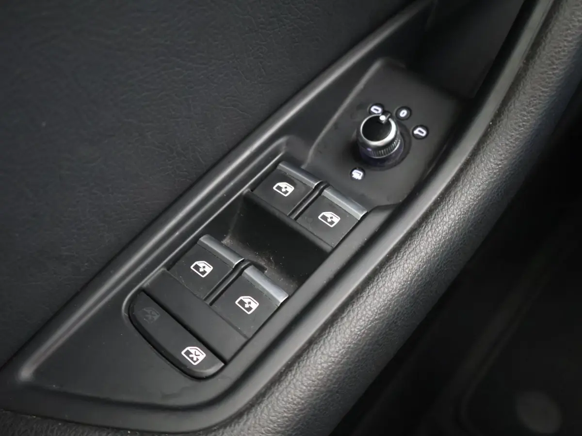40 TDI 190 PK AUT. + PANORAMA | AFN. TREKHAAK | LEDER SPORTINTERIEUR | APPLE CARPLAY | STOELVERW.