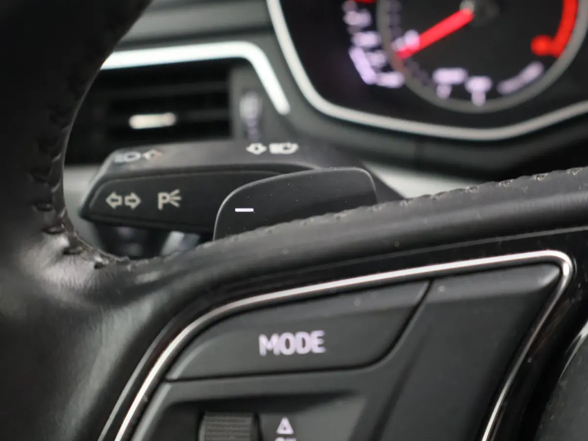 40 TDI 190 PK AUT. + PANORAMA | AFN. TREKHAAK | LEDER SPORTINTERIEUR | APPLE CARPLAY | STOELVERW.