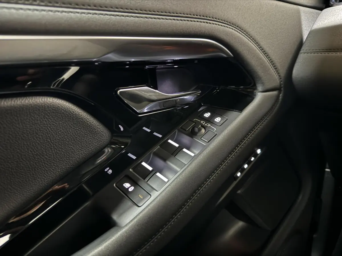 1.5 P300e AWD R-Dynamic SE Pano Merdian