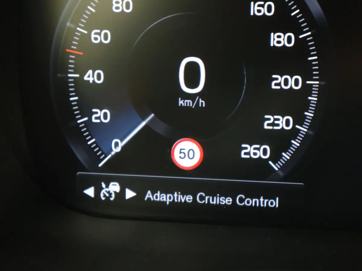 2.0 T6 RECHARGE 340 PK R-DESIGN + 21 INCH | TREKHAAK | PANORAMA | ADAPTIVE CRUISE | HK | CAMERA