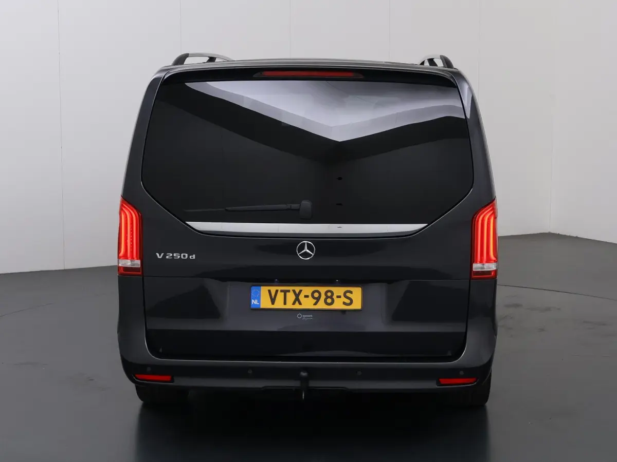 250d | L3 XL | AMG | DUBBELE CABINE | NAVIGATIE | PARKEERCAMERA | 5-ZITS | LEDEREN BEKLEDING | STOELVERWARMING | TREKHAAK | AMG | CERTIFIED