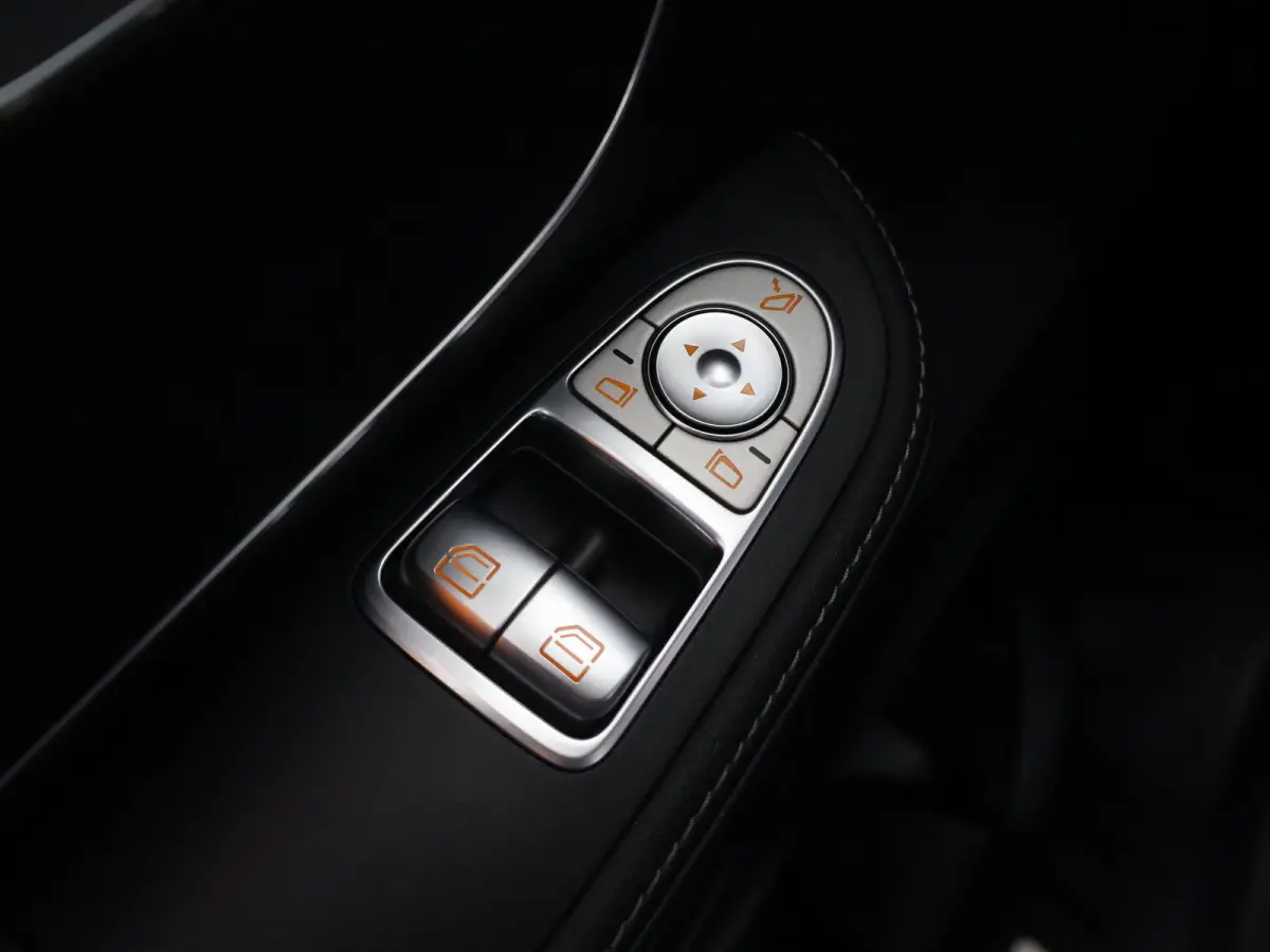 250d | L3 XL | AMG | DUBBELE CABINE | NAVIGATIE | PARKEERCAMERA | 5-ZITS | LEDEREN BEKLEDING | STOELVERWARMING | TREKHAAK | AMG | CERTIFIED
