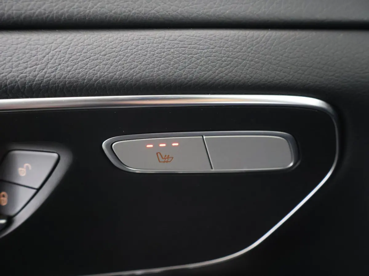 250d | L3 XL | AMG | DUBBELE CABINE | NAVIGATIE | PARKEERCAMERA | 5-ZITS | LEDEREN BEKLEDING | STOELVERWARMING | TREKHAAK | AMG | CERTIFIED