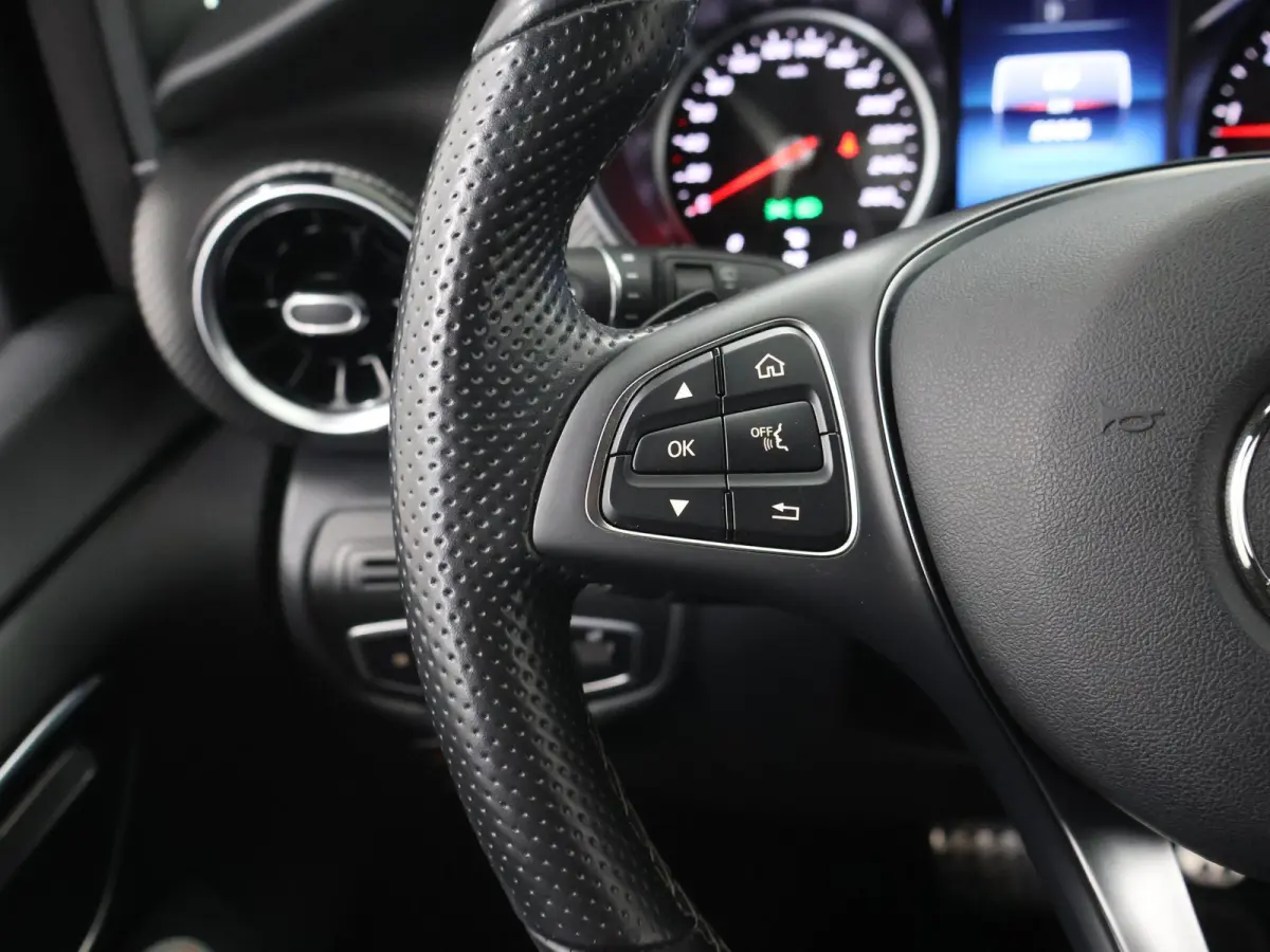 250d | L3 XL | AMG | DUBBELE CABINE | NAVIGATIE | PARKEERCAMERA | 5-ZITS | LEDEREN BEKLEDING | STOELVERWARMING | TREKHAAK | AMG | CERTIFIED