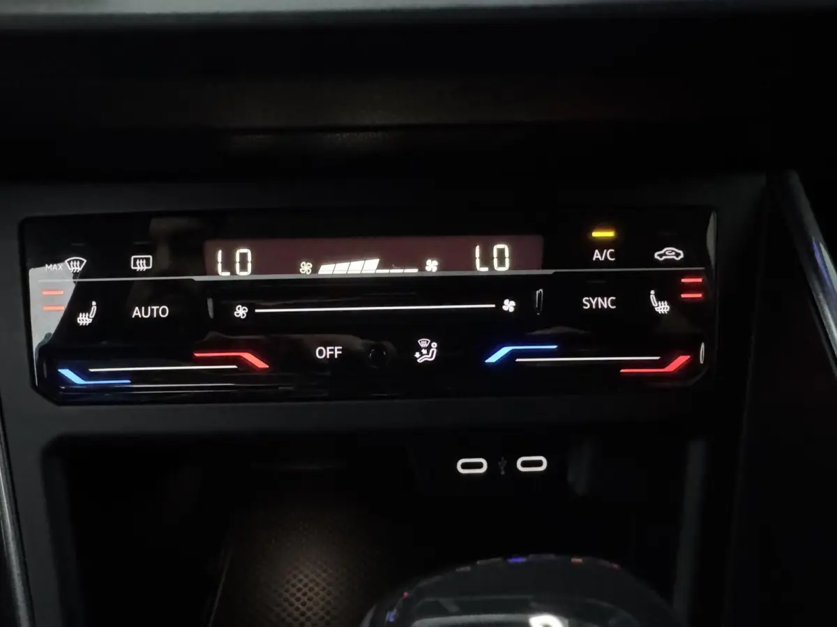 1.0 TSI DSG ACC Alcantara IQ Light LaneAssist CameraStlvw Garantie