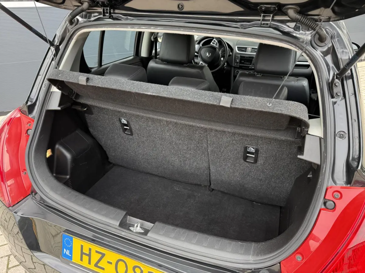 1.2 Style EASSS | Alcantara/Leder | Cruise | Airco | LED | Trekhaak