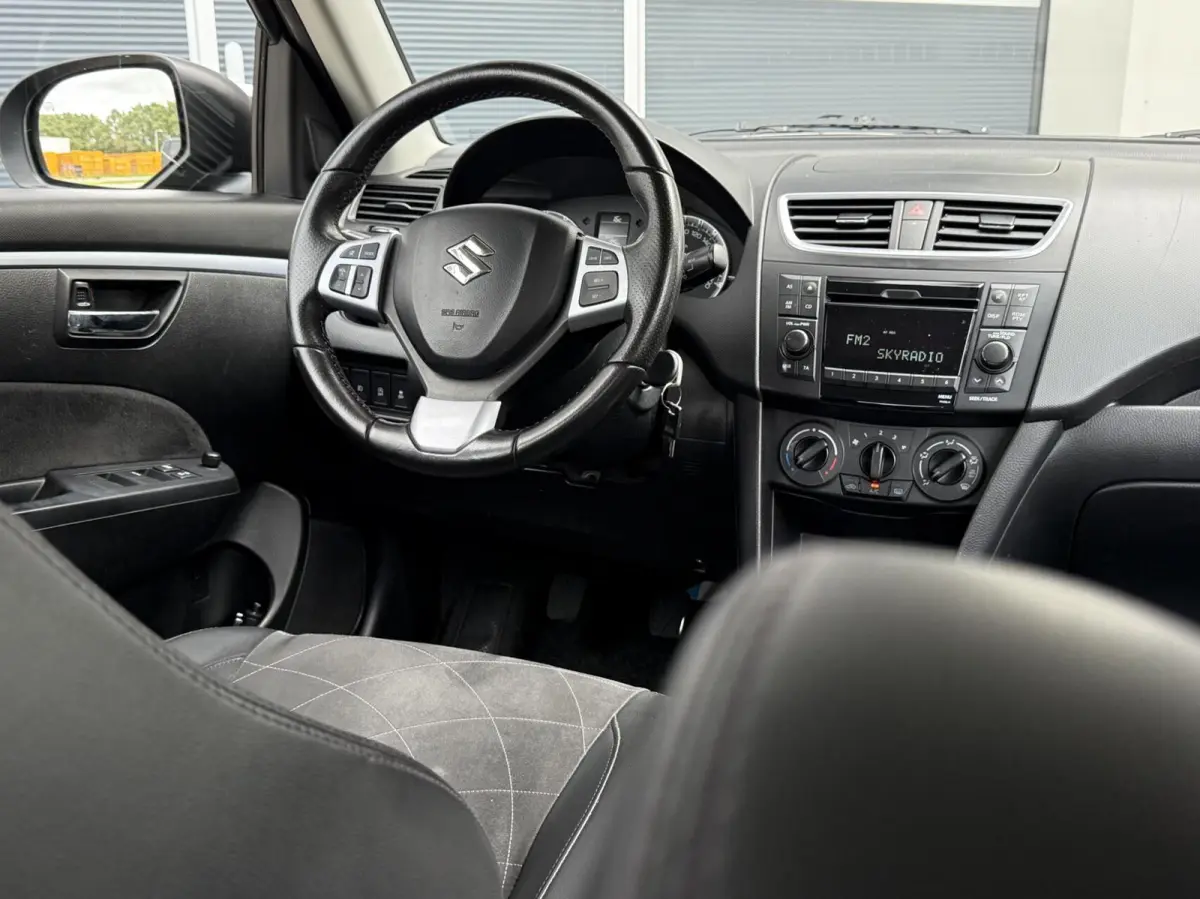 1.2 Style EASSS | Alcantara/Leder | Cruise | Airco | LED | Trekhaak