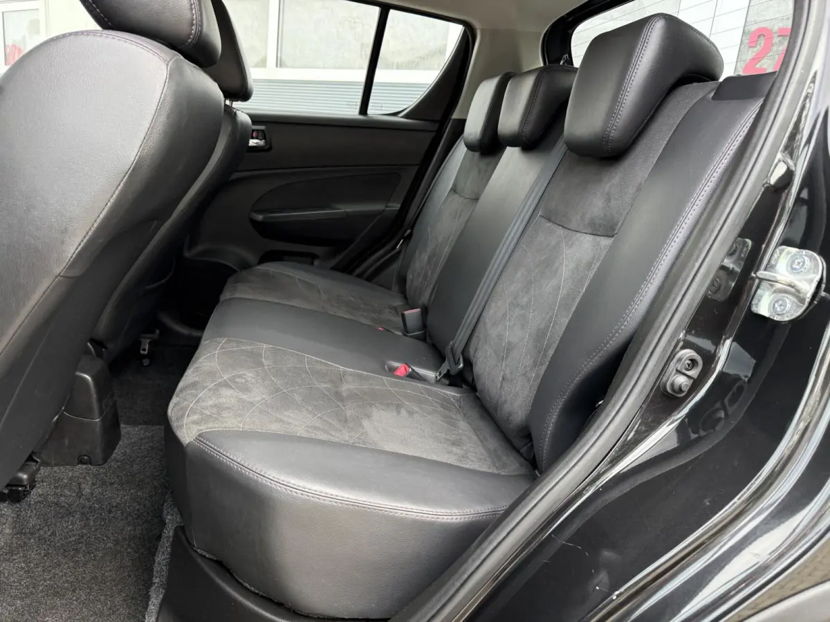 1.2 Style EASSS | Alcantara/Leder | Cruise | Airco | LED | Trekhaak