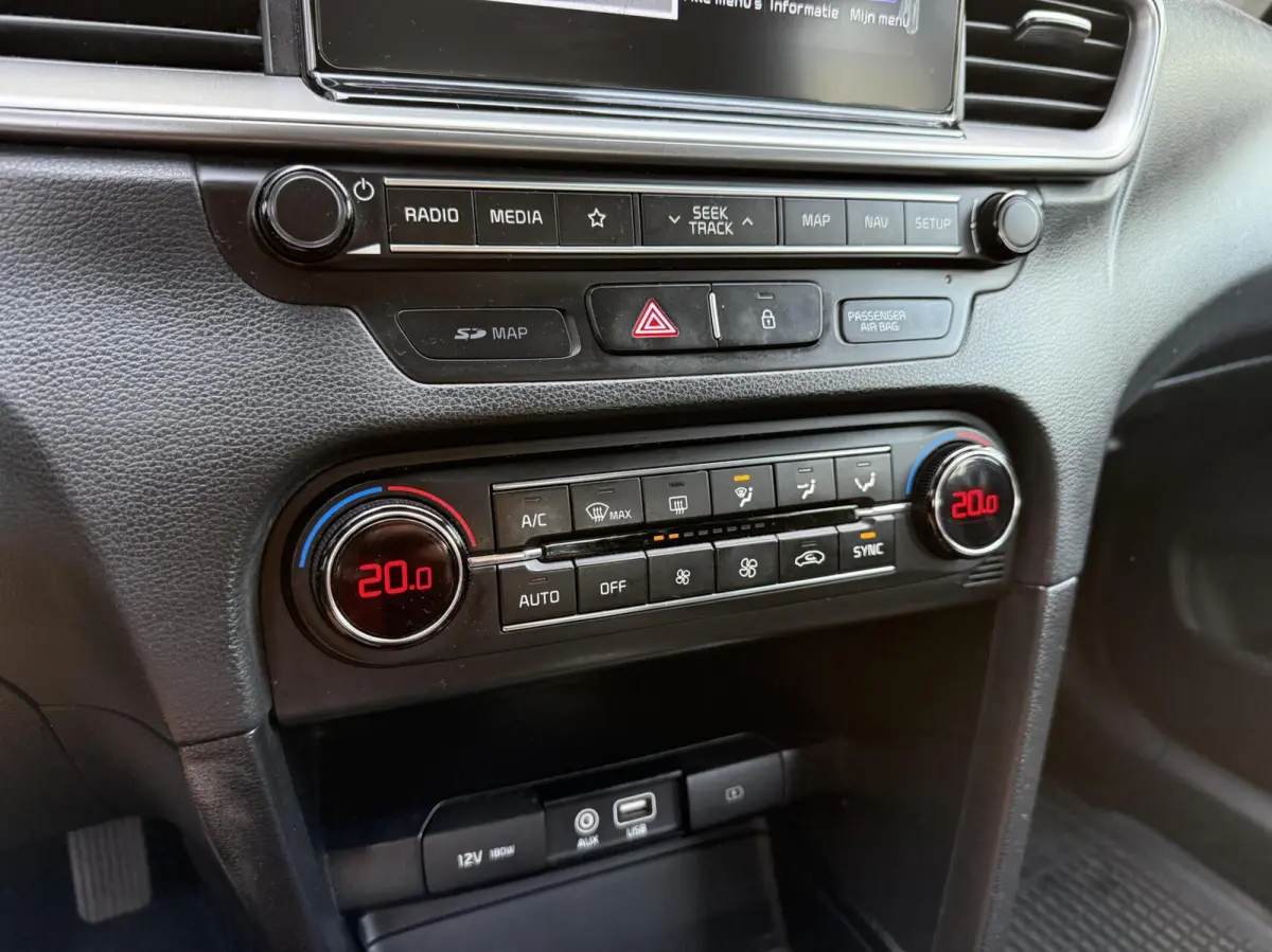 1.0 T-GDi DynamicLine | Camera | Carplay | Navigatie | Cruise | Climate | DAB