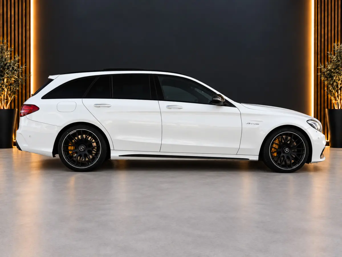 C63 S AMG 510PK V8 Bi-Turbo | Pano | Kuip - Schaalstoelen| XX-583-X | Burmester | Cruisecontrol | Navi | Led | Nieuwstaat | IWC | Memory | Stoelverwarming | Camera | F1 Flippers | Parfumerin