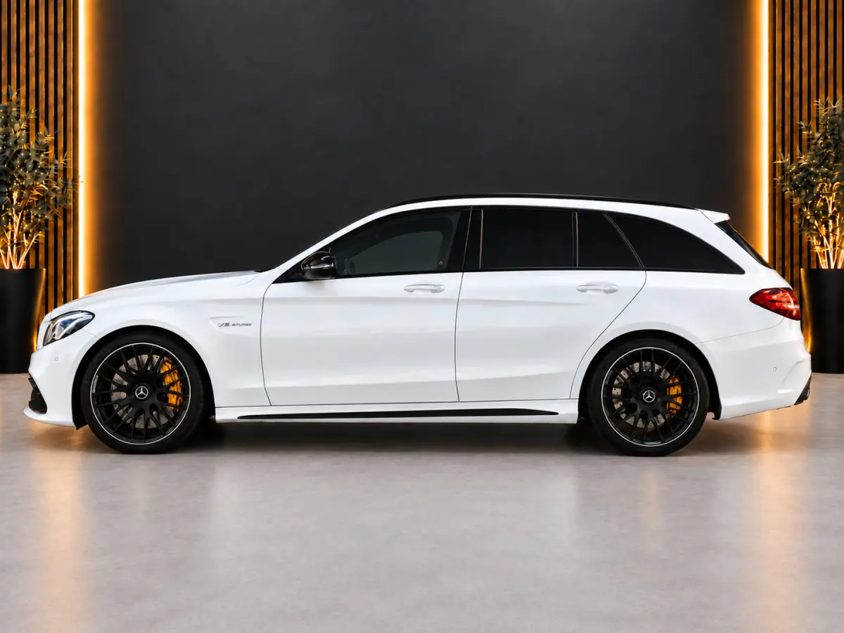 C63 S AMG 510PK V8 Bi-Turbo | Pano | Kuip - Schaalstoelen| XX-583-X | Burmester | Cruisecontrol | Navi | Led | Nieuwstaat | IWC | Memory | Stoelverwarming | Camera | F1 Flippers | Parfumerin