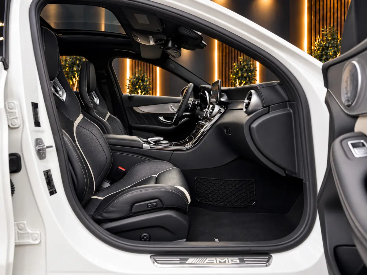 C63 S AMG 510PK V8 Bi-Turbo | Pano | Kuip - Schaalstoelen| XX-583-X | Burmester | Cruisecontrol | Navi | Led | Nieuwstaat | IWC | Memory | Stoelverwarming | Camera | F1 Flippers | Parfumerin