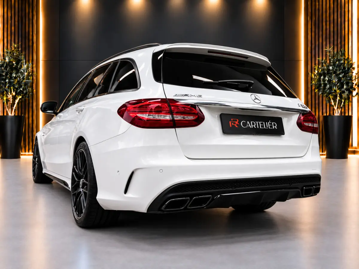 C63 S AMG 510PK V8 Bi-Turbo | Pano | Kuip - Schaalstoelen| XX-583-X | Burmester | Cruisecontrol | Navi | Led | Nieuwstaat | IWC | Memory | Stoelverwarming | Camera | F1 Flippers | Parfumerin