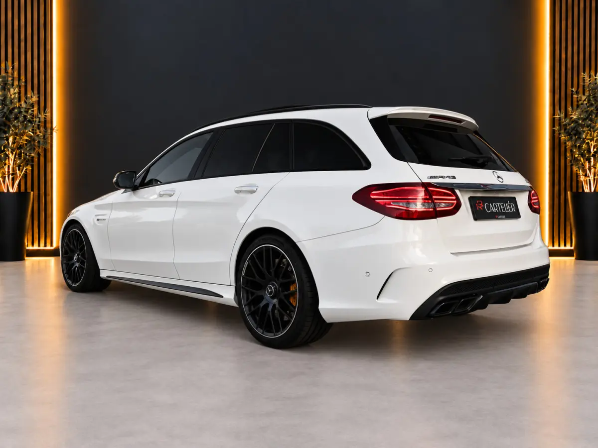 C63 S AMG 510PK V8 Bi-Turbo | Pano | Kuip - Schaalstoelen| XX-583-X | Burmester | Cruisecontrol | Navi | Led | Nieuwstaat | IWC | Memory | Stoelverwarming | Camera | F1 Flippers | Parfumerin